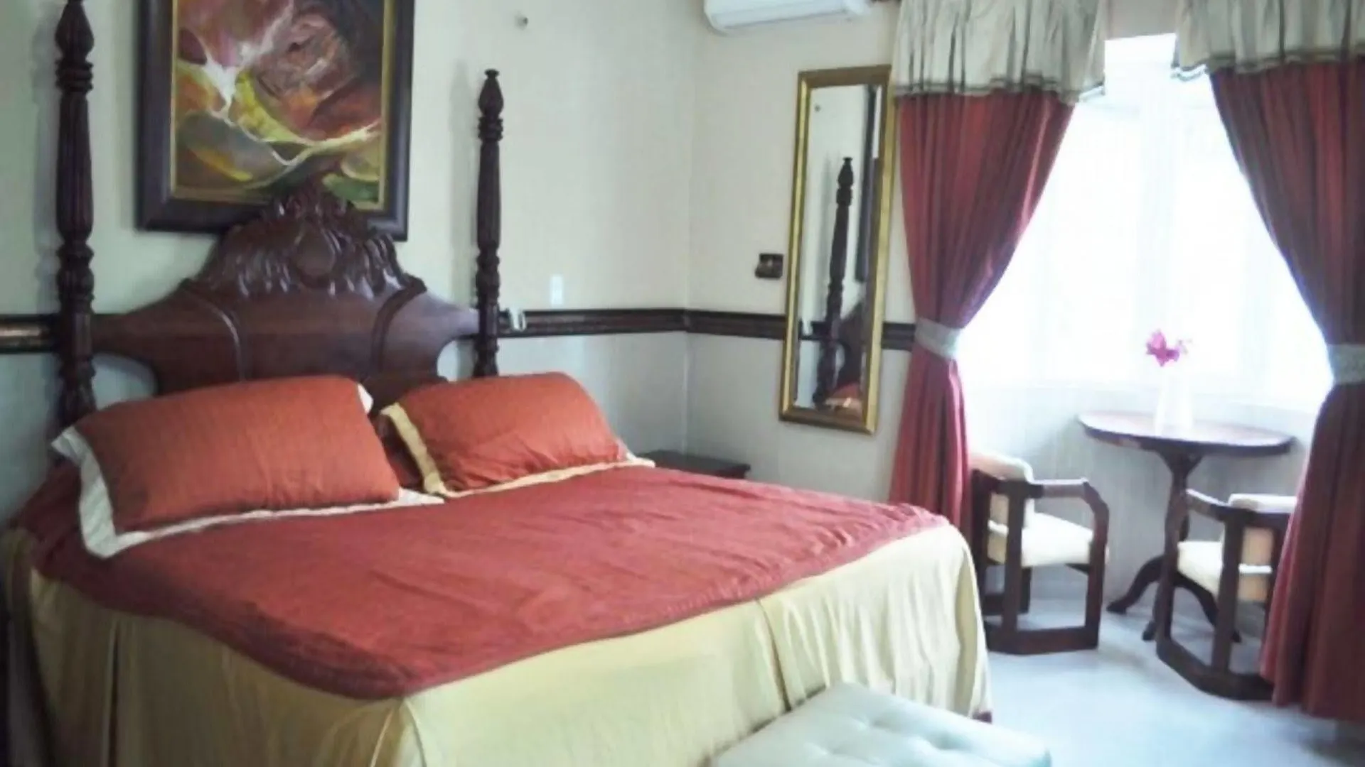 Hotel La Casona Dorada Santo Domingo 3*,